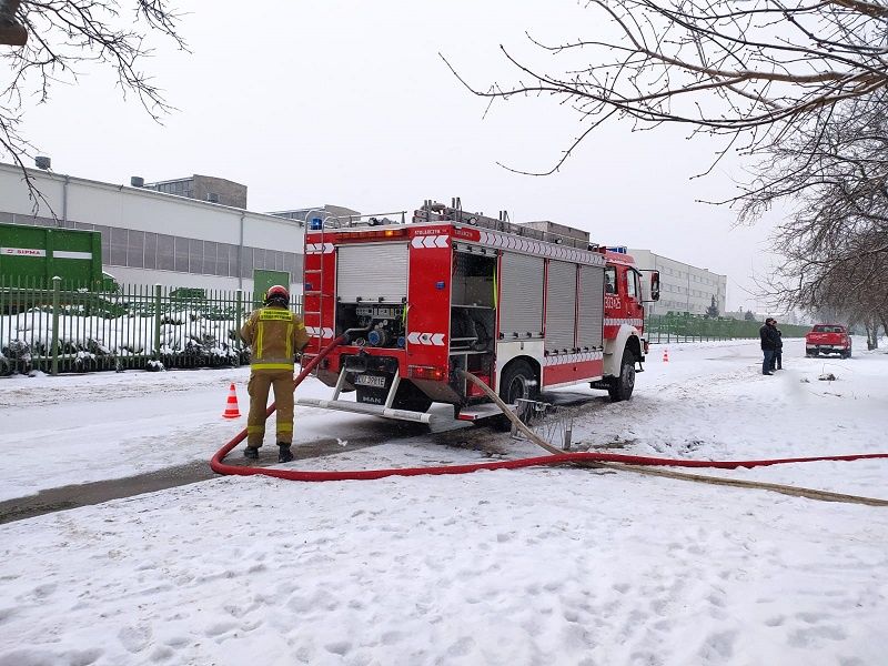Pożar magazynu AGD i warsztatu samochodowego przy ul. Smoluchowskiego | fot. KM PSP w Lublinie