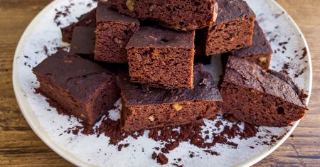 Najprostsze brownie na świecie. Bez cukru, bez mąki, bez wysiłku, a i tak rozpływa się w ustach