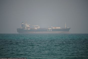 Iran ponownie zamknął cieśninę Ormuz. "Niedorzeczne zawieszenie broni"