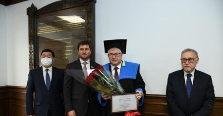 Europoseł Ryszard Czarnecki ma kolejny tytuł naukowy. Właśnie się nim pochwalił