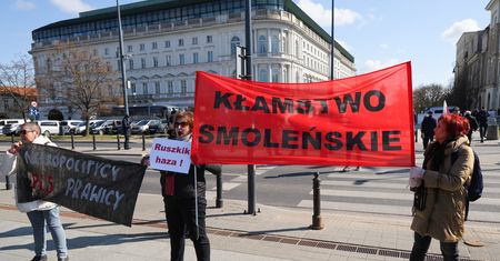 Okrzyki na rocznicy smoleńskiej. "Dosyć sortowania narodu"