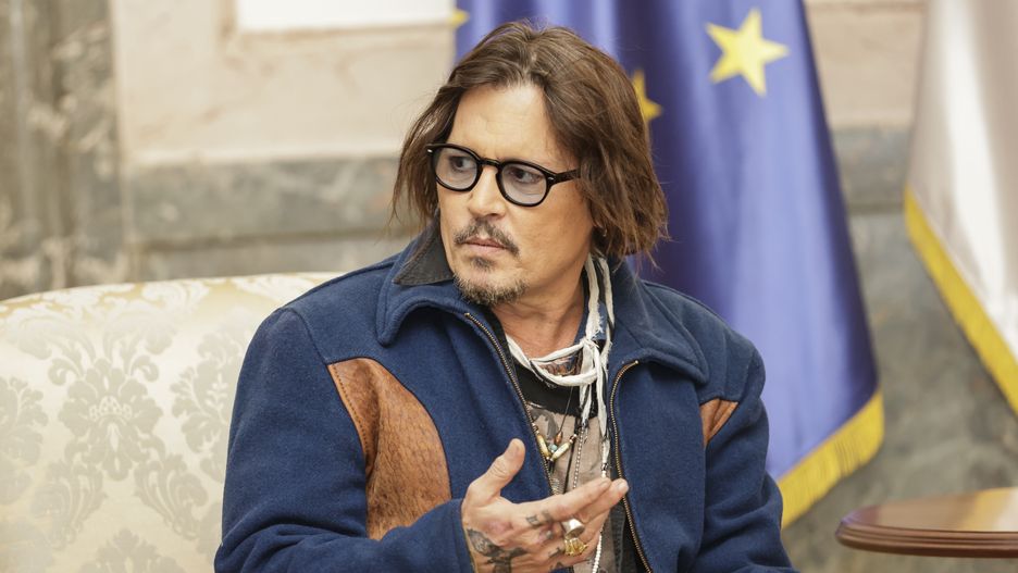 Johnny Depp miał gasić papierosy na żonie - wypływają kolejne szokujące szczegóły