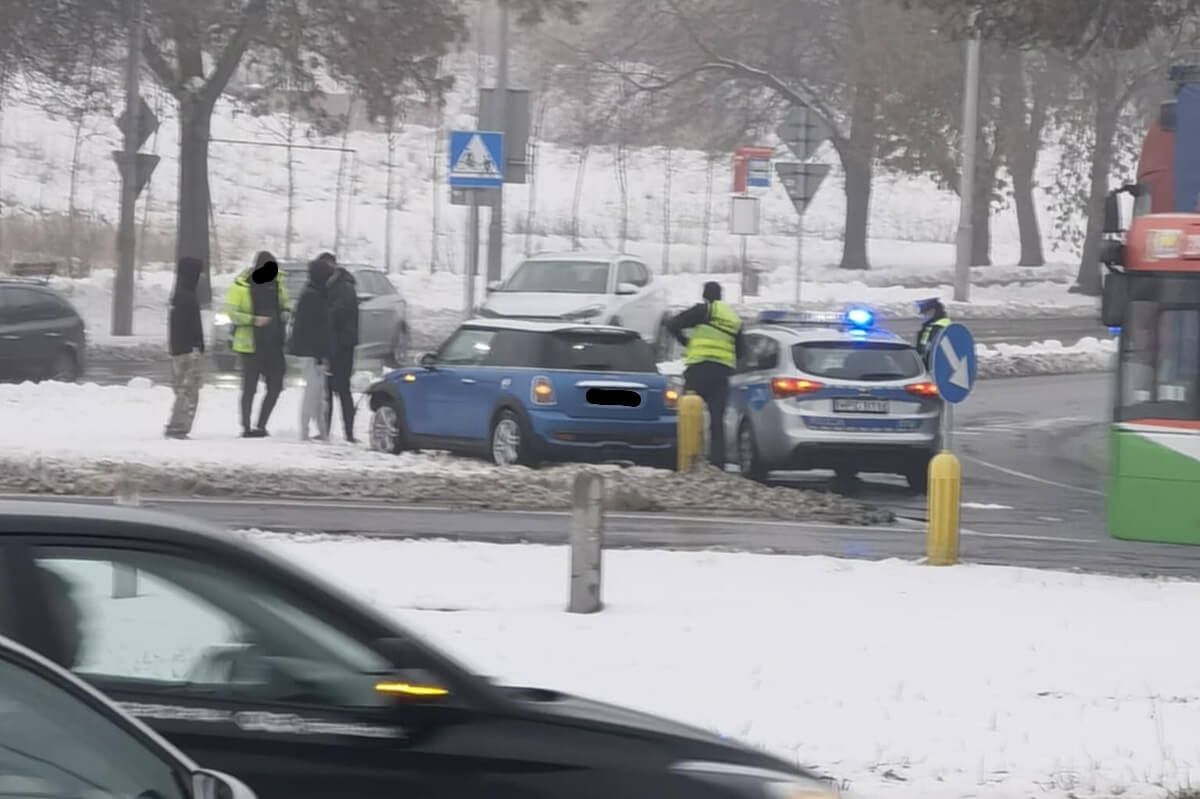 Zderzenie mini z fiatem na rondzie Berbeckiego w Lublinie