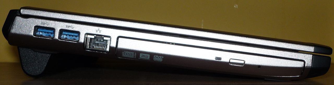 Dell Vostro 3350 - ścianka lewa (2 x USB 3.0, LAN, nagrywarka DVD)