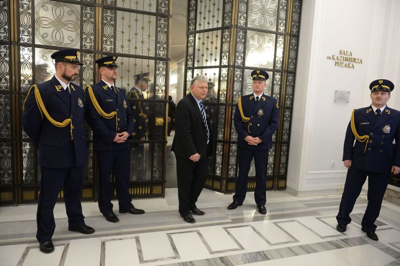 Strażnicy blokowali 16 grudnia dostęp do Sali Kolumnowej