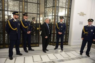 Szable, wysokie buty i nowe mundury. PiS bierze się za reformę straży marszałkowskiej