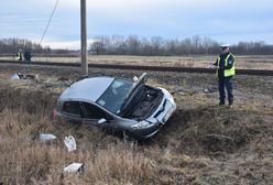 Kobieta wjechała pod pociąg. Nie zrobiła tego, o co apelują służby