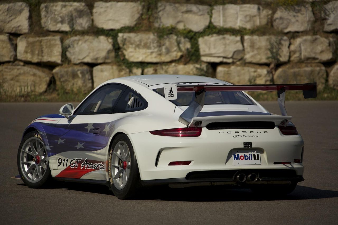 Porsche 911 GT America