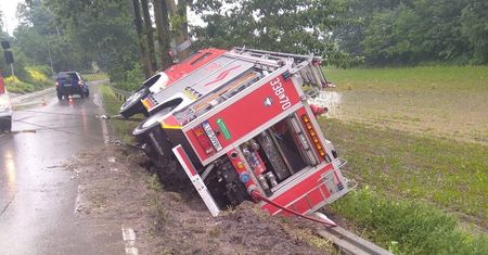 Strażacy ochotnicy zbierają na naprawę uszkodzonego wozu strażackiego. Straty oszacowano na 50 tys. zł