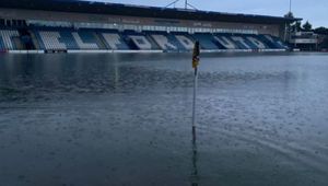 Obrazki jak z Polski. Stadion kompletnie zalany