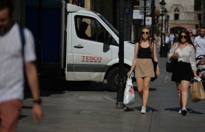 Tesco zwalnia nie tylko w sklepach. Zagrożeni są też pracownicy dystrybucji