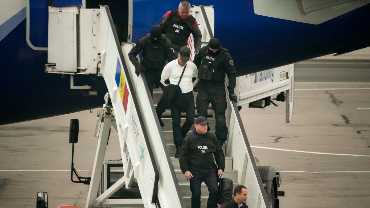 Temporary
Vladimir Plahotniuc, Moldovan oligarch facing charges over a $1 billion bank fraud, is escorted by police out of an airplane after being extradited from Greece, where he was detained in July, at the Eugen Doga International Airport in Chisinau, Moldova, Thursday, Sept. 25, 2025, ahead of parliamentary elections taking place on Sept. 28. (AP Photo/Vadim Ghirda)
Vadim Ghirda