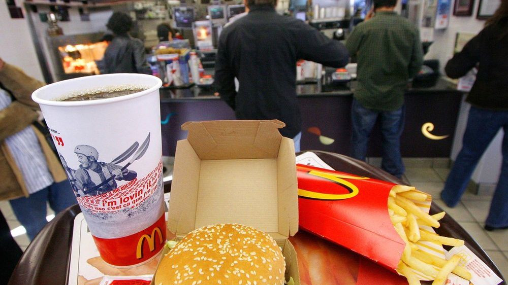 Ceny burgerów mogą posłużyć wyznaczaniu wartości różnych walut.