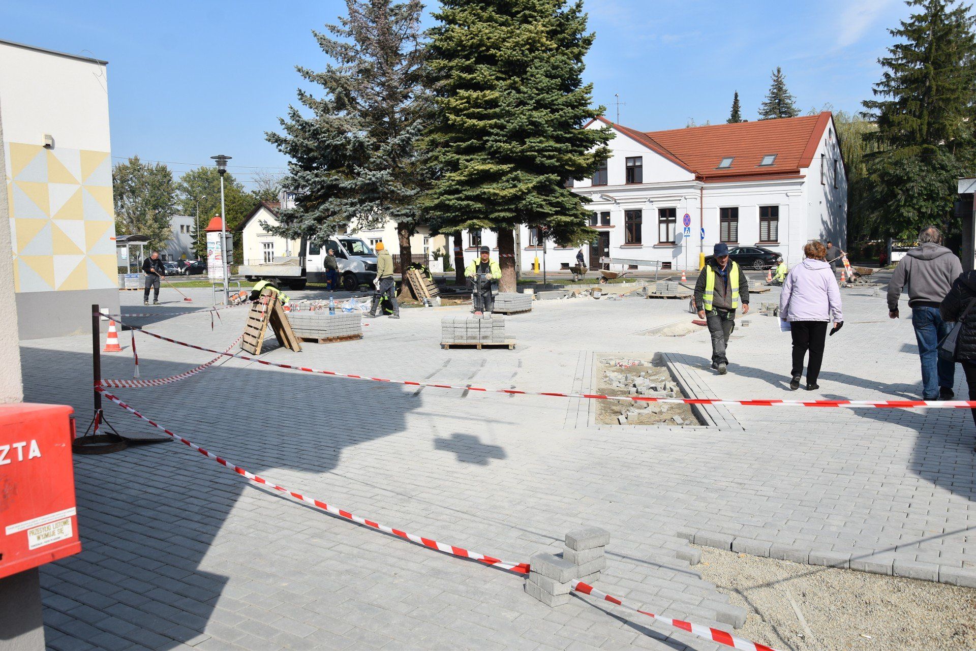 Parking przy ul. Gumniskiej w Tarnowie zyskał wybrukowaną nawierzchnię oraz ładniejszy wygląd. Zmieści się na nim ok. 30 pojazdów
