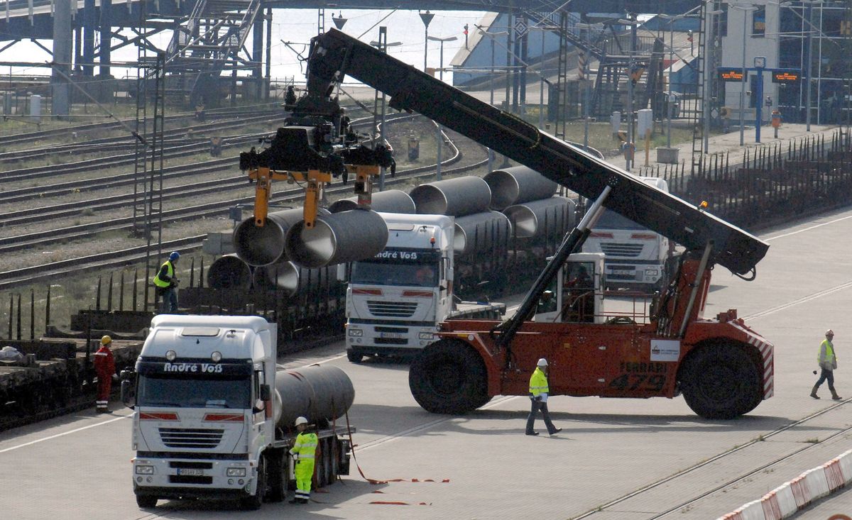 Niemcy chcą kupić rury do podłączenia pływającego terminalu skroplonego gazu ziemnego (LNG) u wybrzeży Rugii do niemieckiej sieci gazowej