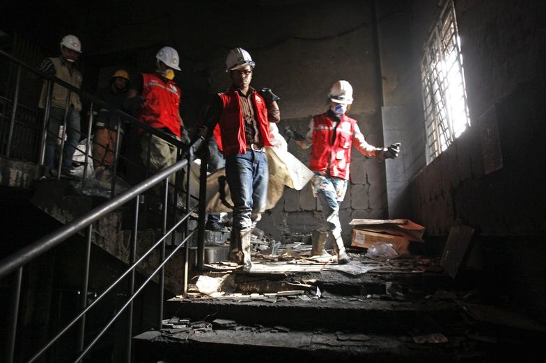 Tragedia w Bangladeszu. 9 osób zginęło w pożarze w fabryce plastiku w Dhace
