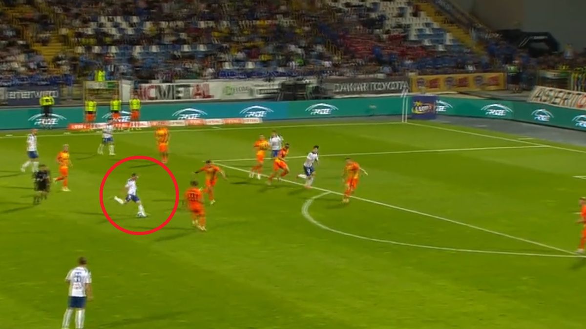Zdjęcie okładkowe artykułu: Twitter / Screen / Canal+Sport / Na zdjęciu: Maciej Domański strzela pięknego gola w meczu z Zagłębiem