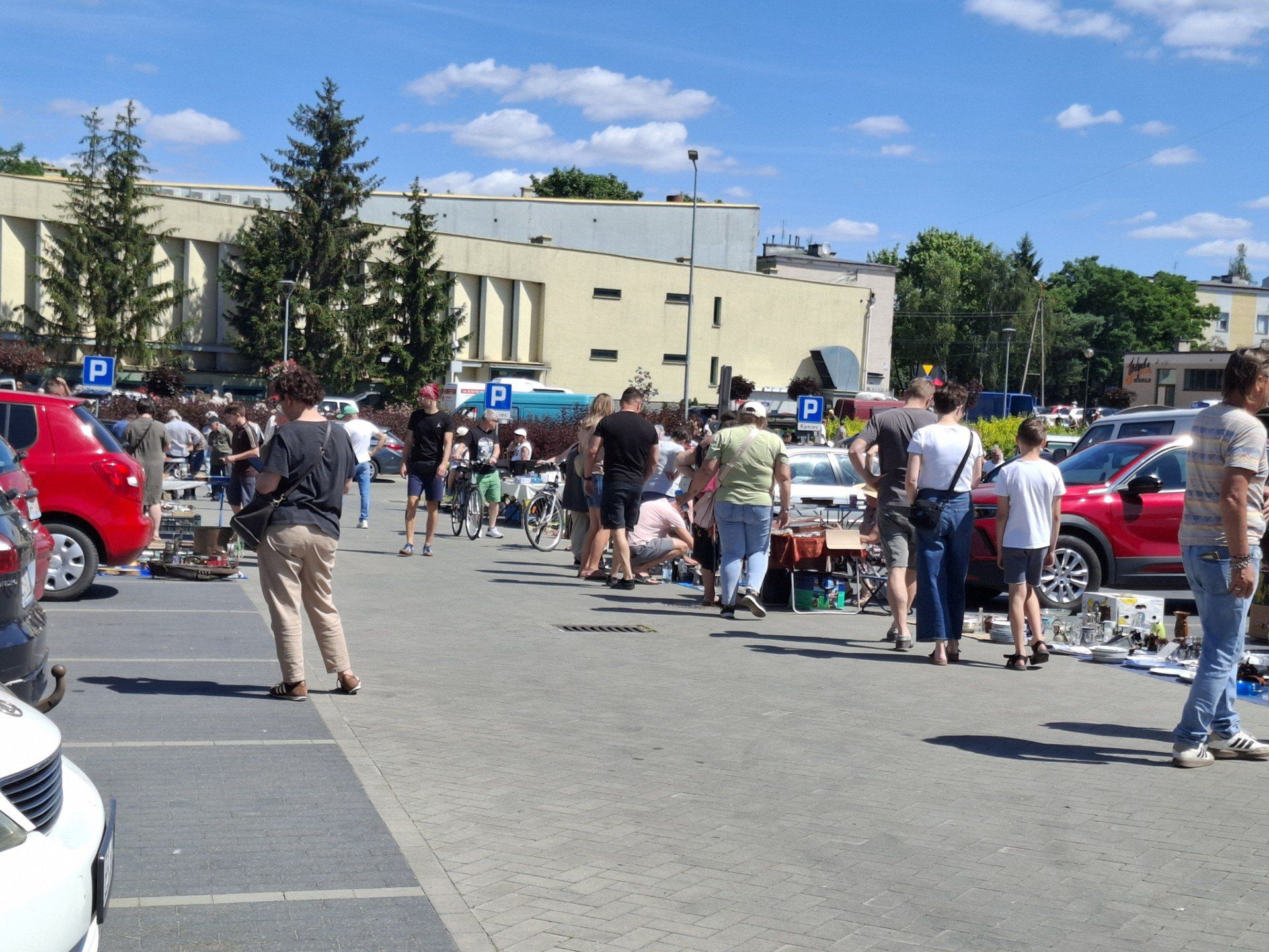 Tłumy na lipcowych Targach Staroci przy Centrum Kultury i Sztuki
