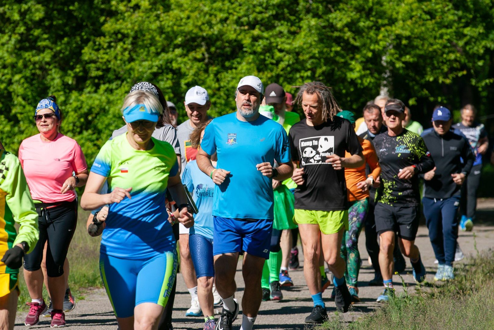 Edycja Parkrun Bydgoszcz z 24 maja odbyła się przy pięknej słonecznej pogodzie i temperaturze 13-14 stopni. Warunki do biegania były zatem idealne. 