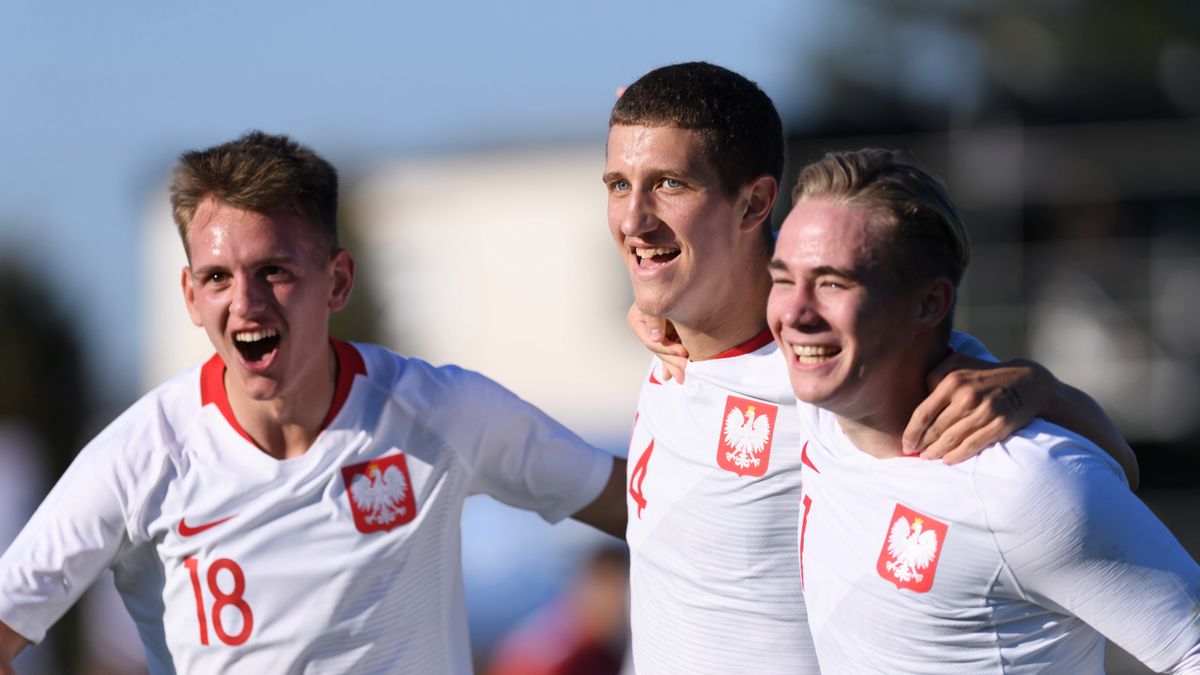 piłkarze reprezentacji Polski U-19 cieszą się z gola