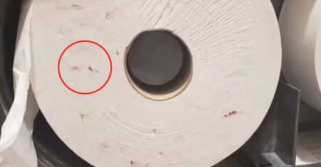Widzisz takie ślady na papierze w publicznym WC? Znak ostrzegawczy