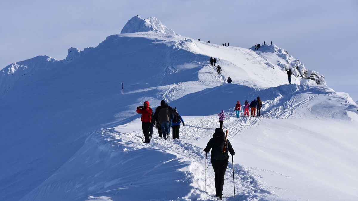 Turyści w Tatrach zimą (zdjęcie ilustracyjne) 