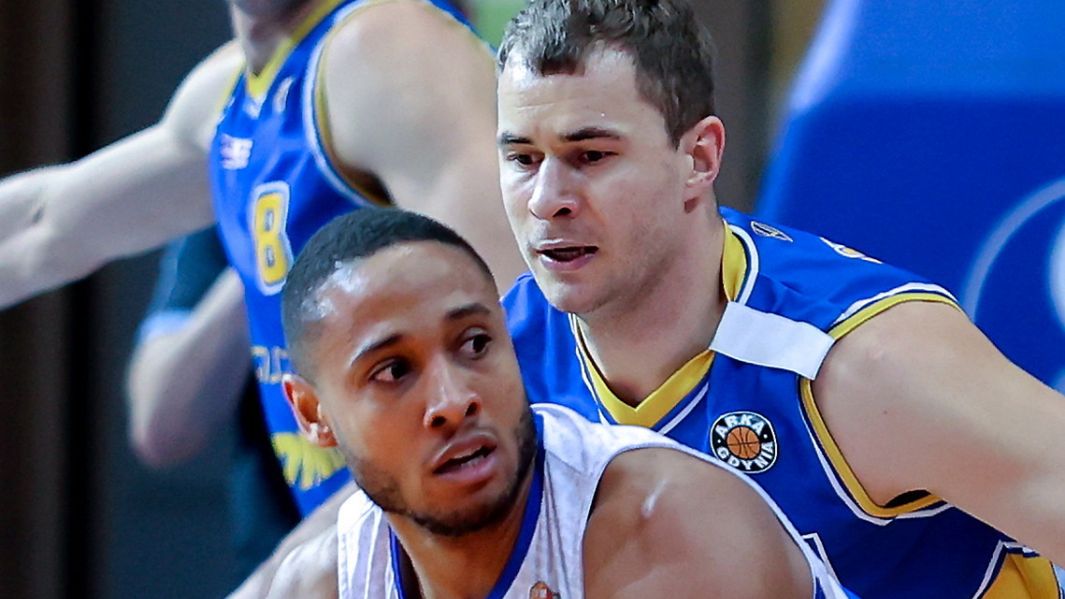 PAP / Andrzej Grygiel / Na zdjęciu:  Elijah Wilson (przód) i Bartłomiej Wołoszyn (tył)