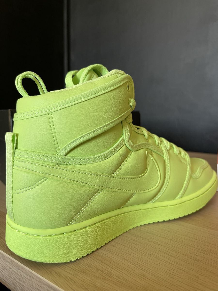 Na zdjęciu: Billie Eilish x Wmns Air Jordan 1 KO 'Volt'