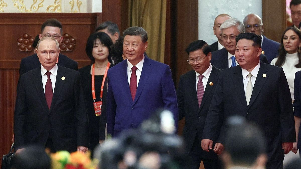 Russian President Putin in Beijing on the 80th anniversary of the end of World War II
BEIJING, CHINA - SEPTEMBER 3: (----EDITORIAL USE ONLY - MANDATORY CREDIT - ' VLADIMIR SMIRNOV / TASS / HANDOUT' - NO MARKETING NO ADVERTISING CAMPAIGNS - DISTRIBUTED AS A SERVICE TO CLIENTS----) Chinese President Xi Jinping (C), Russian President Vladimir Putin (L) and North Korean Leader Kim Jong Un (R) arrive for the formal reception in the Great Hall of the People, following a military parade marking the 80th anniversary of the end of World War II, in Beijing on September 3, 2025. (Photo by Vladimir Smirnov / TASS/Anadolu via Getty Images)
Anadolu
wwii, important, political, pol, peace, end, russian president vladimir putin