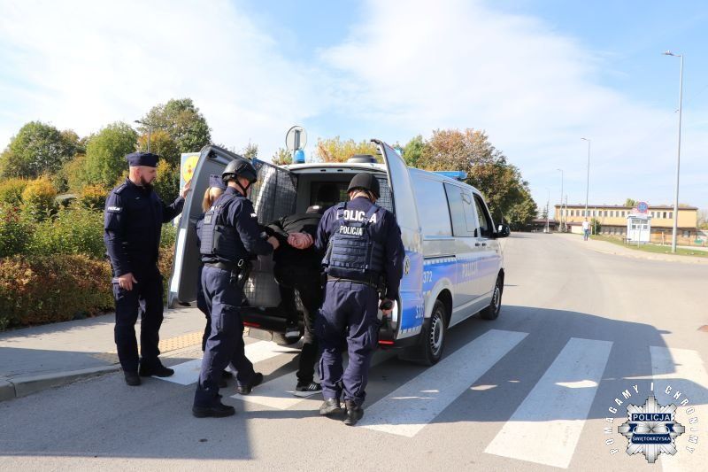 Opatowscy policjanci sprawdzili procedury podczas ćwiczeń kompleksowych „Silos 2026”