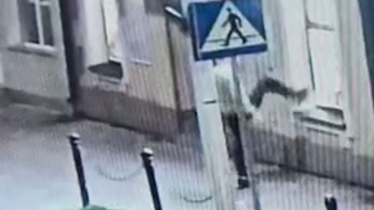 19-latek wybił szybę w witrynie sklepu