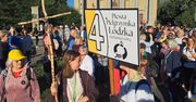 Łódź: Piesza pielgrzymka wyruszyła z Łodzi na Jasną Górę [ZDJĘCIA]. Rekordowa liczba uczestników. Wśród odprowadzających kardynał Grzegorz Ryś