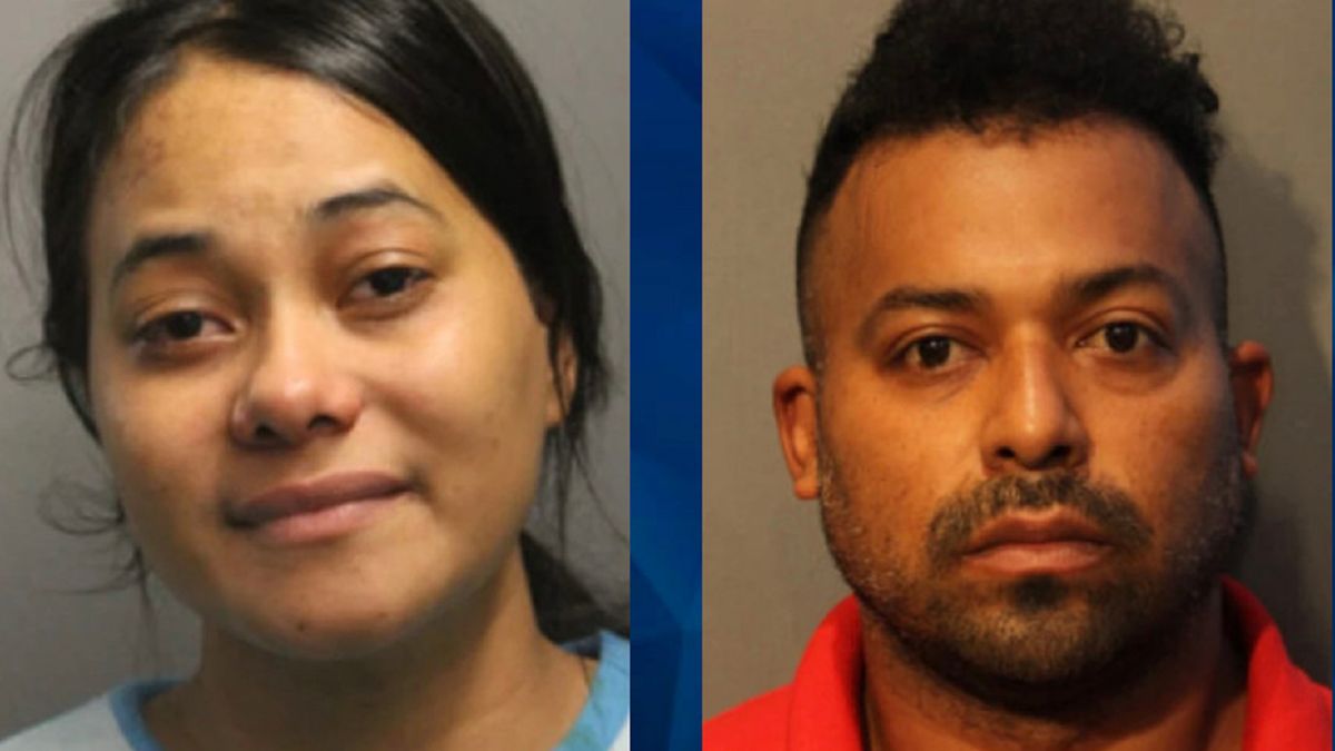 Matka dziewczynki i jej partner są oskarżeni o morderstwo.