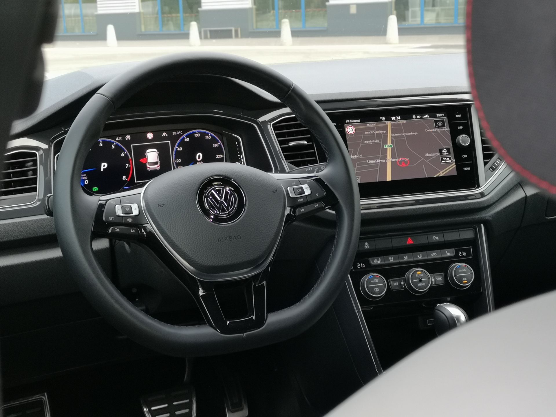 Volkswagen T-Roc: System audio Beats i asystent wyjazdu z miejsca parkingowego 19
