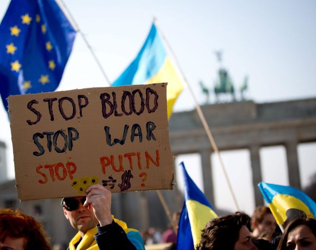 Łańcuch ludzki w Berlinie na znak solidarności z Ukrainą