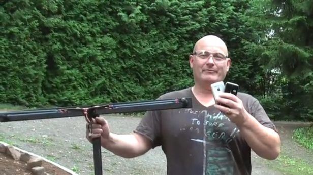 Konstruktor dziwacznych proc strzela iPhone'ami [wideo] 1