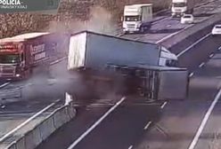 Złapał gumę na autostradzie. Koszmarny moment wypadku zarejestrowała kamera