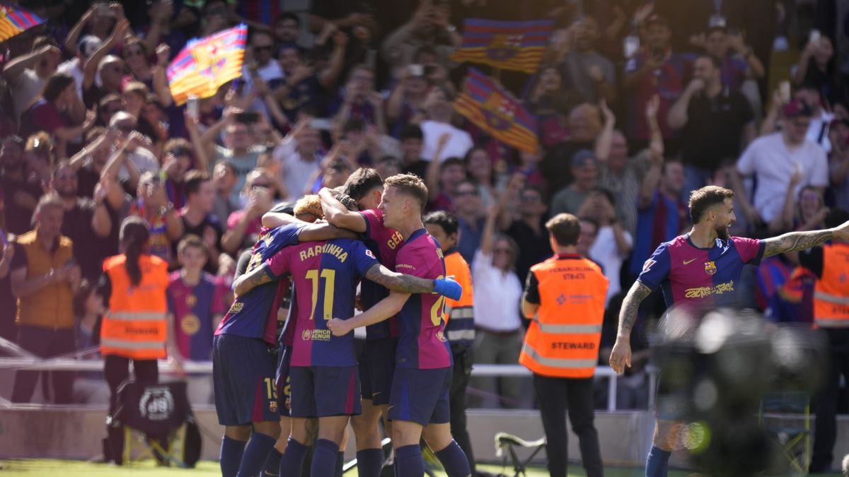 Getty Images / Jose Hernandez/Anadolu / Na zdjęciu: Piłkarze FC Barcelony.