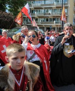"Chrystus królem Polski". Ks. Natanek poprowadził marsz ulicami stolicy