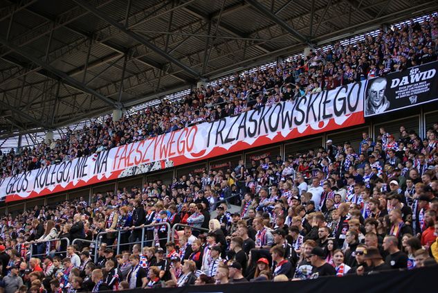 Transparent na ostatnim meczu Górnika Zabrze (fot. PAP/Jarek Praszkiewicz)