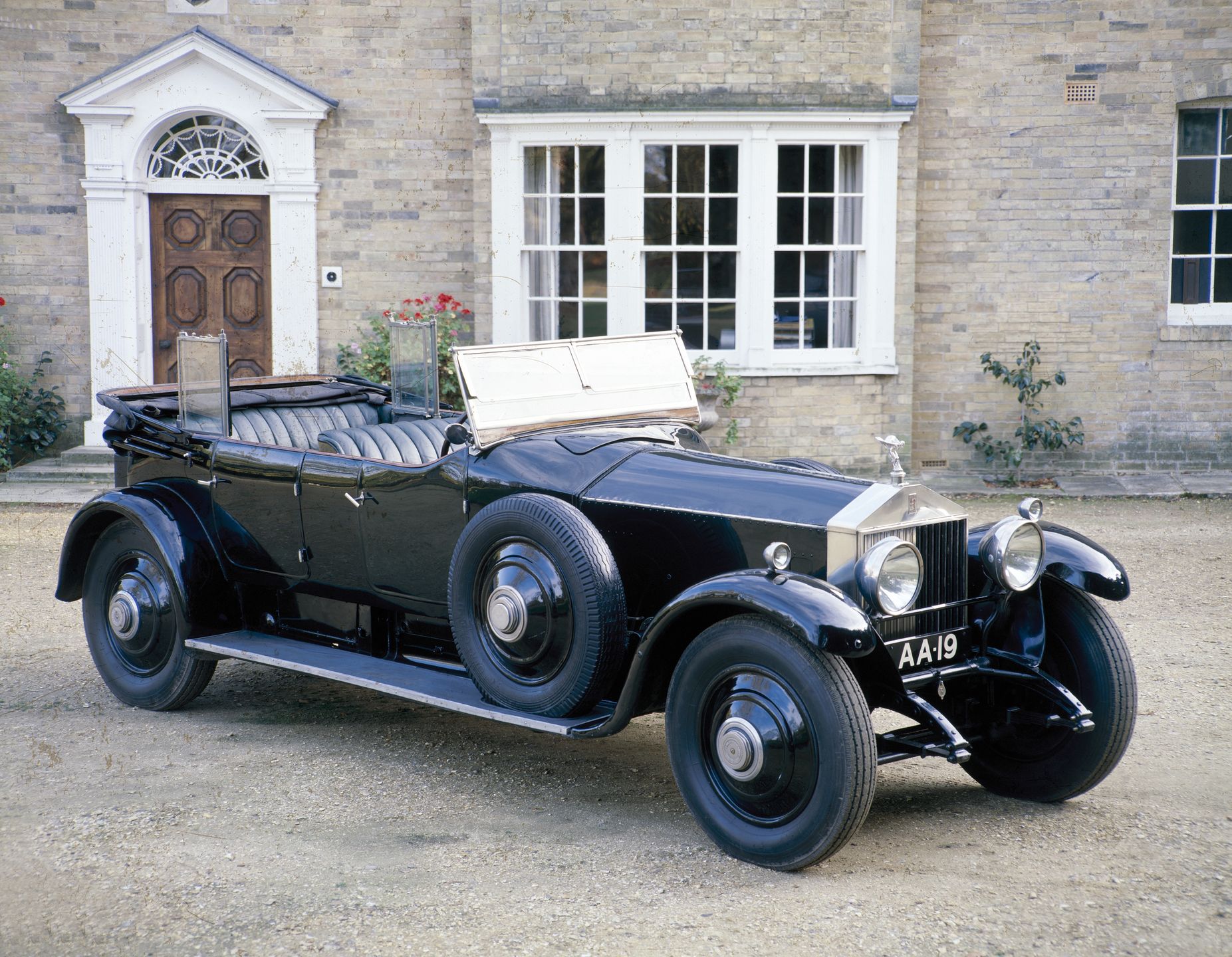 Rolls-Royce Phantom I generacji z 1925 r. 