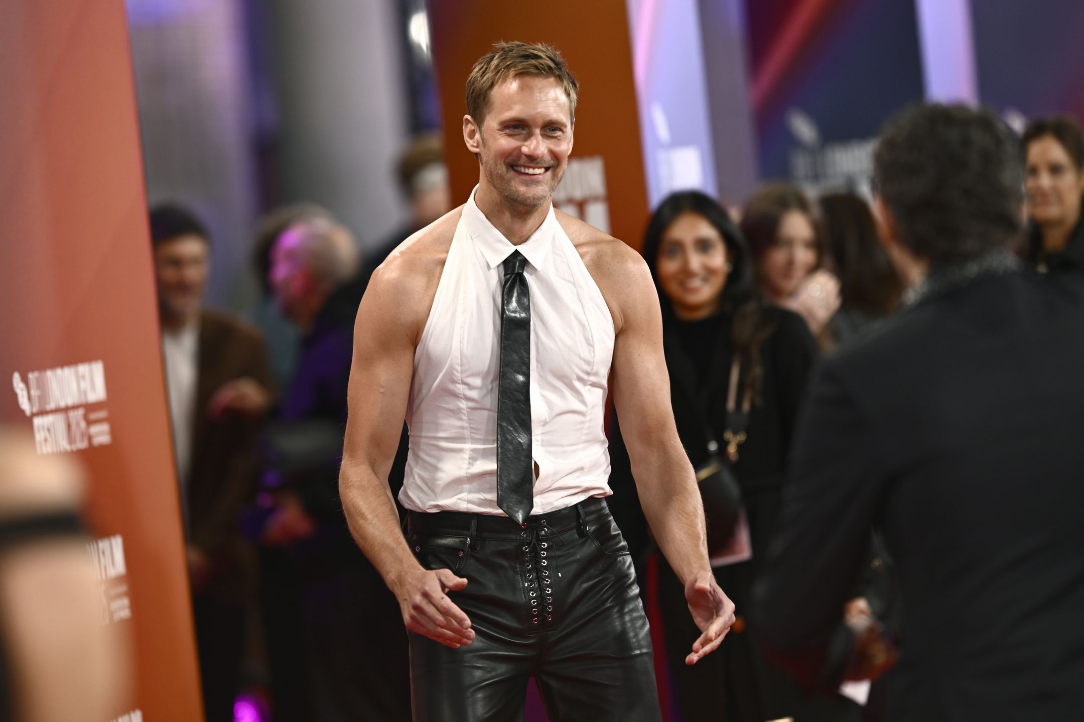 Alexander Skarsgård na premierze filmu "Pillion" 