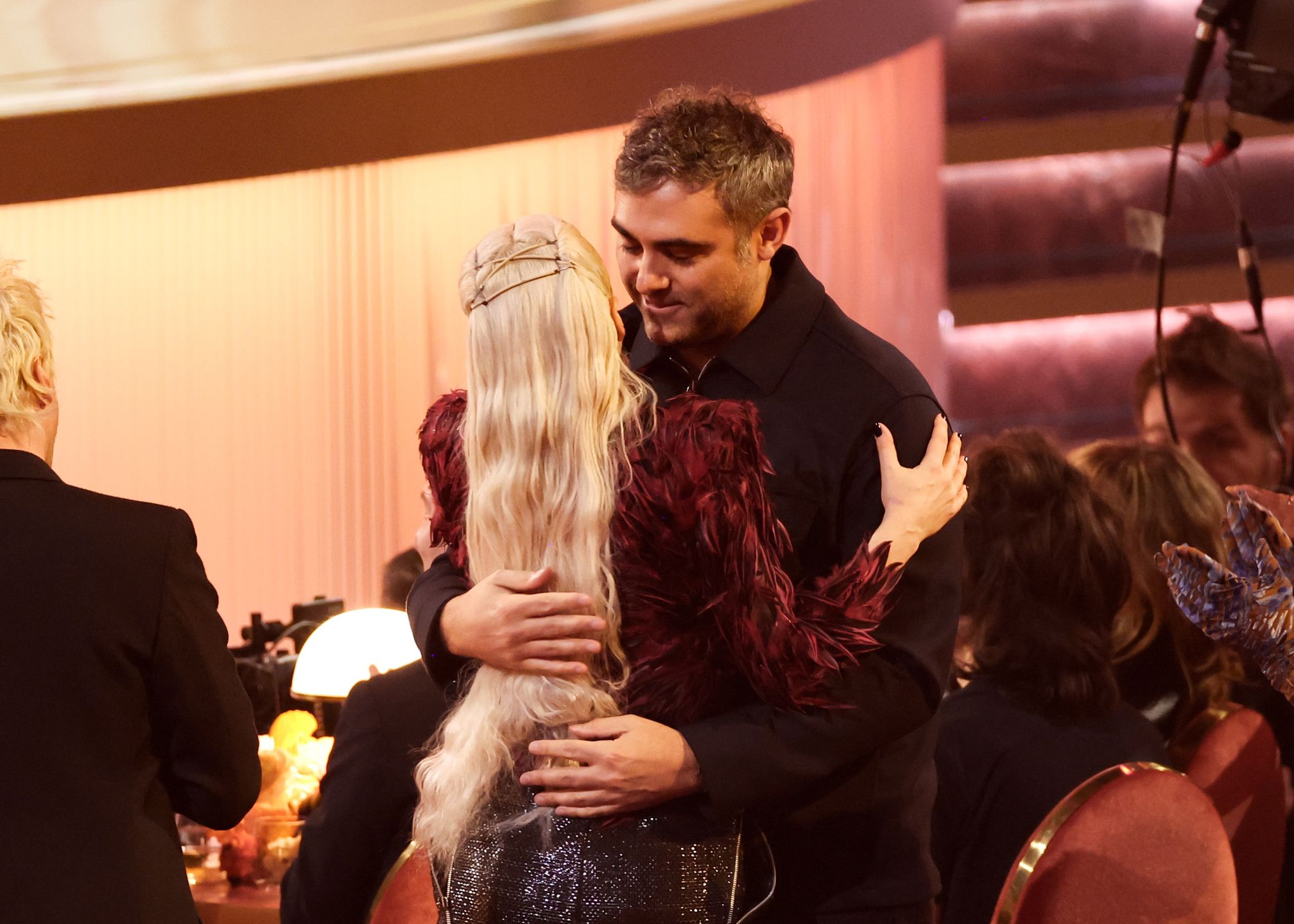 Lady Gaga i Michael Polansky w objęciach na Grammy 2026