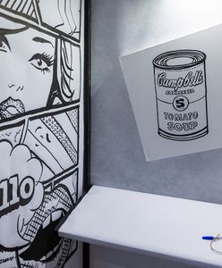 Głosowanie ze sztuką w tle. Na ścianach lokalu wyborczego m.in. Warhol