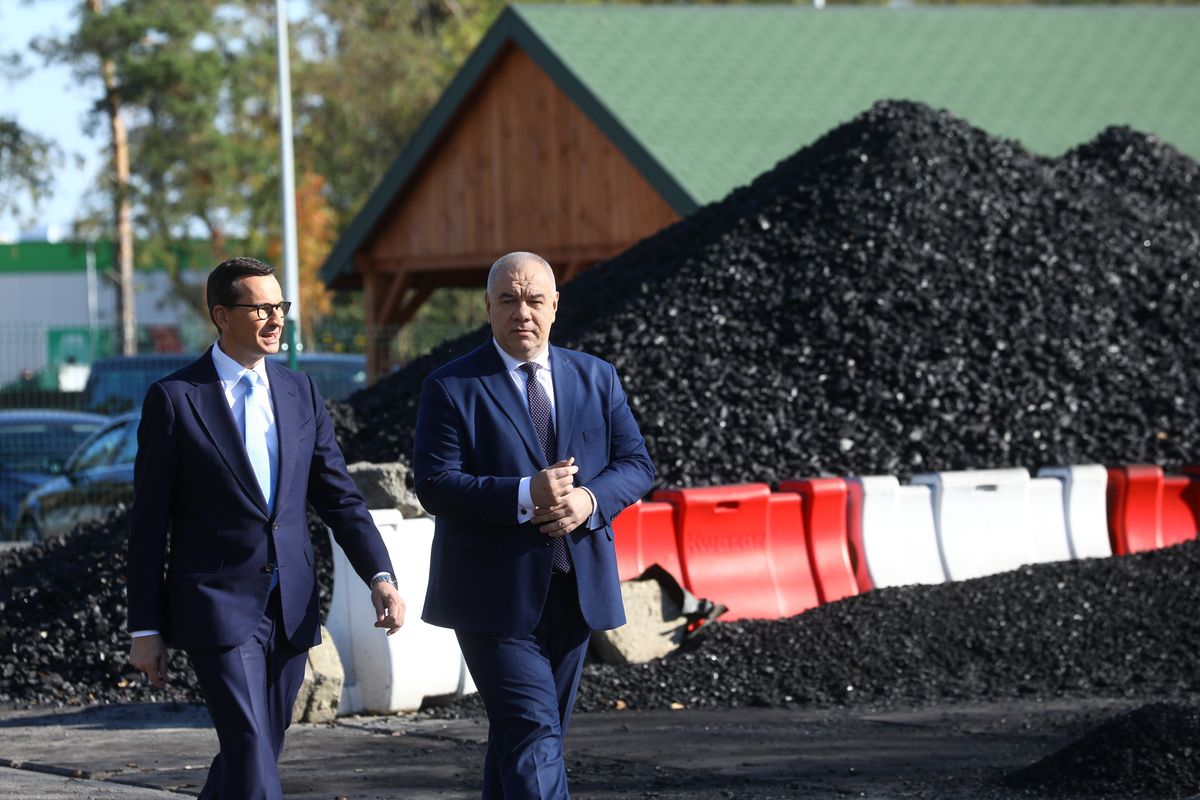 Premier Mateusz Morawiecki i wicepremier Jacek Sasin zapewniali w Otwocku, że zimą węgla w gospodarstwach domowych nie zabraknie