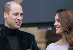 Księżna Kate i książę William w stylizacjach sprzed lat. Oboje mieli już na sobie te stroje