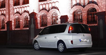 Renault Grand Espace 2.0 dCI Initiale - rodzinny interes [test autokult.pl]