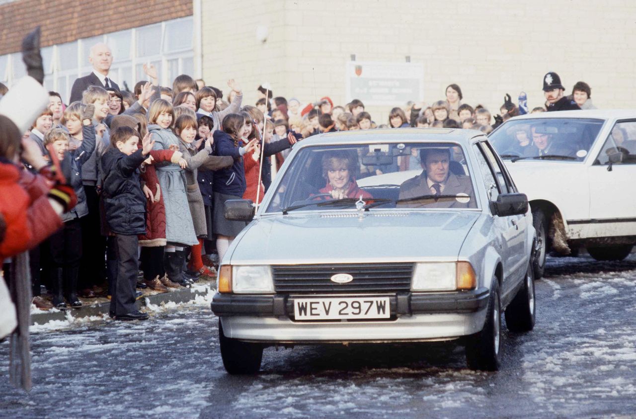 Księżna Diana dostała go na zaręczyny. Teraz ford escort jest na sprzedaż