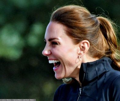 Złotą sukienkę zamieniła na trampki. Od razu widać, co księżna Kate woli