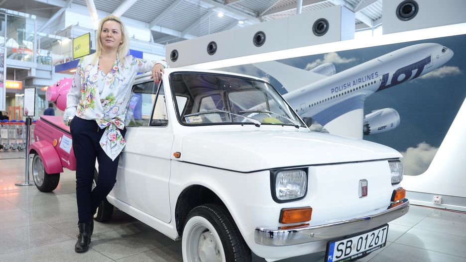 Fiat 126p, któy trafił do Toma Hanksa, i Monika Jaskólska - pomysłodawczyni akcji 